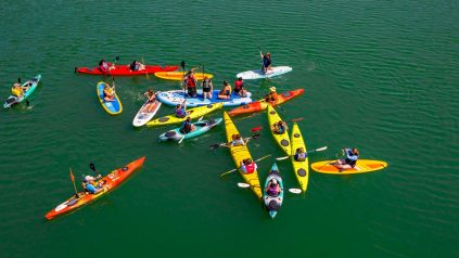undergrads kayaking in the damariscotta river
